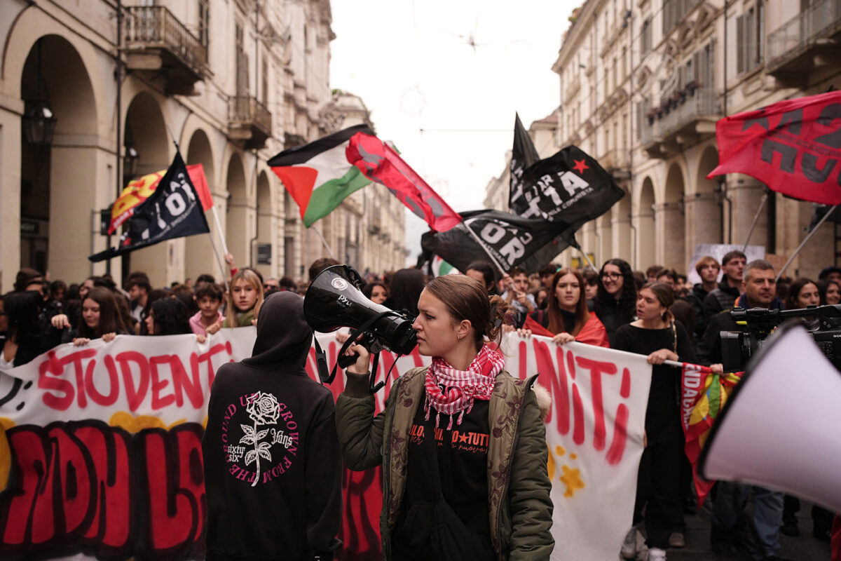 Proteste in tutta Italia, da Milano a Palermo: il malcontento del Paese per carovita, guerre e inflazione. LE FOTO Proteste in tutta Italia, da Milano a Palermo: il malcontento del Paese per carovita, guerre e inflazione. LE FOTO