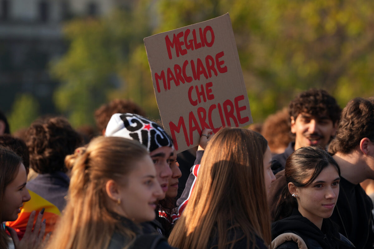 Proteste in tutta Italia, da Milano a Palermo: il malcontento del Paese per carovita, guerre e inflazione. LE FOTO Proteste in tutta Italia, da Milano a Palermo: il malcontento del Paese per carovita, guerre e inflazione. LE FOTO