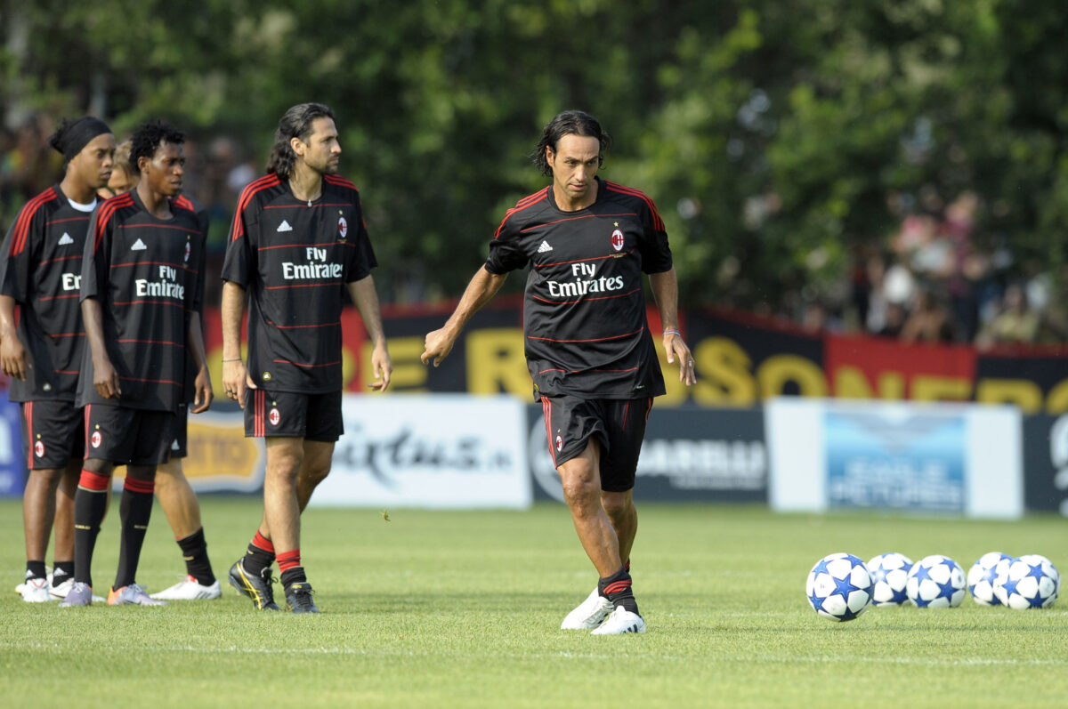 Milan, ritorno al passato sulle maglie? Adidas può riprendersi i rossoneri: quanta nostalgia per i tifosi – FOTO Milan, ritorno al passato sulle maglie? Adidas può riprendersi i rossoneri: quanta nostalgia per i tifosi – FOTO
