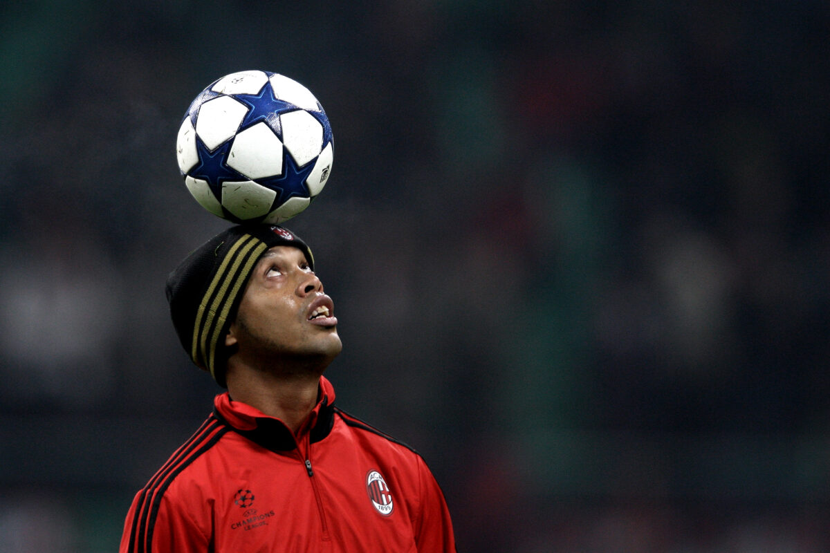 Milan, ritorno al passato sulle maglie? Adidas può riprendersi i rossoneri: quanta nostalgia per i tifosi – FOTO Milan, ritorno al passato sulle maglie? Adidas può riprendersi i rossoneri: quanta nostalgia per i tifosi – FOTO