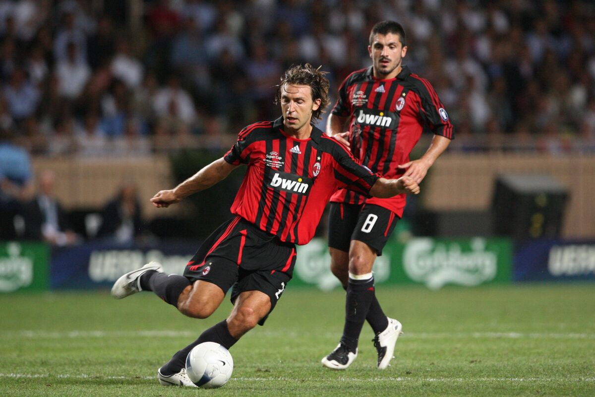 Milan, ritorno al passato sulle maglie? Adidas può riprendersi i rossoneri: quanta nostalgia per i tifosi – FOTO Milan, ritorno al passato sulle maglie? Adidas può riprendersi i rossoneri: quanta nostalgia per i tifosi – FOTO