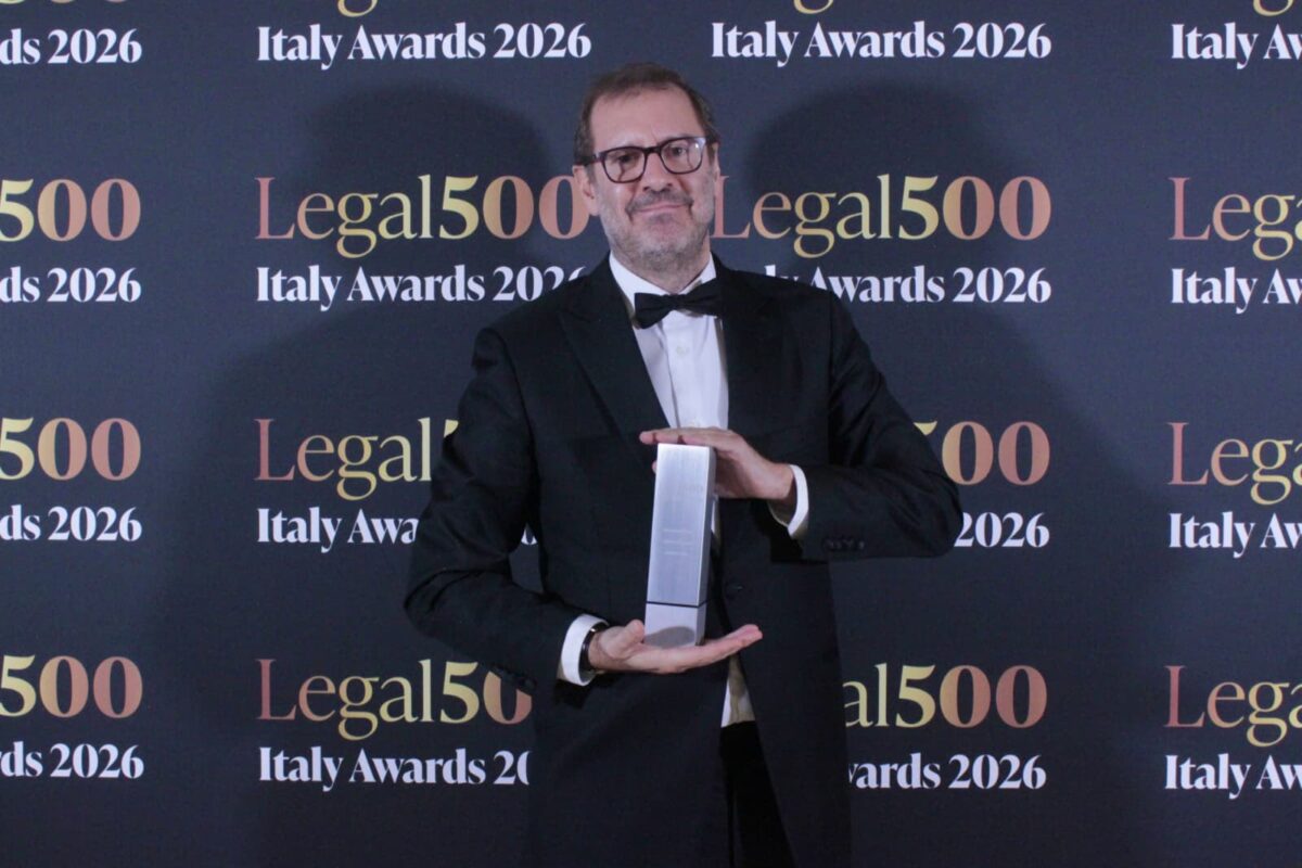 Alessandro Corno di ALMA Società tra Avvocati premiato ai The Legal 500 Italy Awards 2026 come “Investment Funds Lawyer of the Year” Alessandro Corno di ALMA Società tra Avvocati premiato ai The Legal 500 Italy Awards 2026 come “Investment Funds Lawyer of the Year”