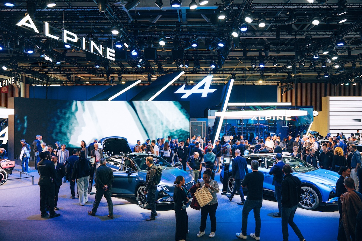 Alpine A110 2027, prime forme a Parigi: cosa cambia con l’elettrico Alpine A110 2027, prime forme a Parigi: cosa cambia con l’elettrico