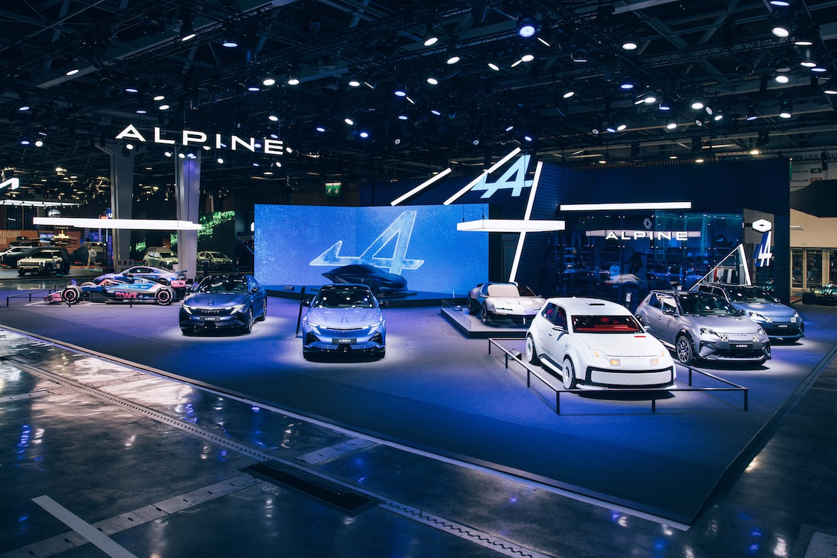 Alpine A110 2027, prime forme a Parigi: cosa cambia con l’elettrico Alpine A110 2027, prime forme a Parigi: cosa cambia con l’elettrico
