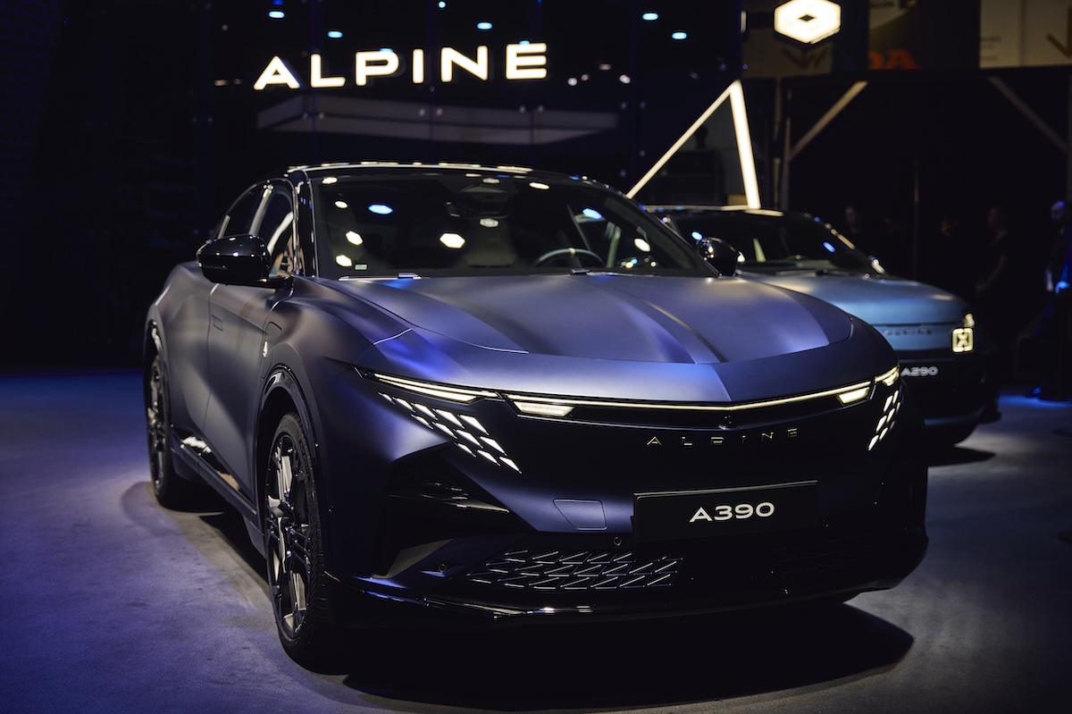 Alpine A110 2027, prime forme a Parigi: cosa cambia con l’elettrico Alpine A110 2027, prime forme a Parigi: cosa cambia con l’elettrico