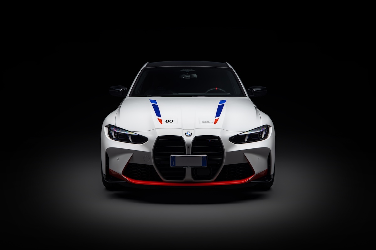 BMW M3 Tribute to Alex Zanardi: livrea con ananas per il 60° compleanno BMW M3 Tribute to Alex Zanardi: livrea con ananas per il 60° compleanno