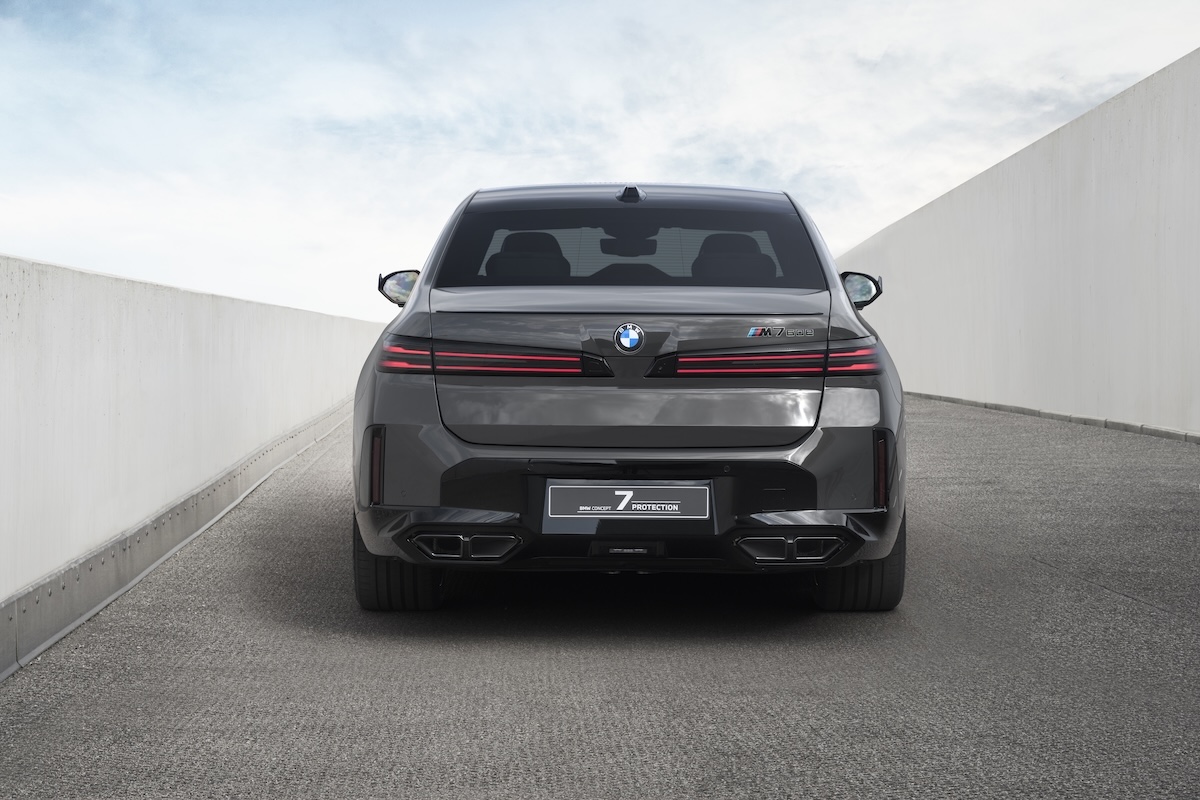 BMW Serie 7 blindata, 612 CV e vetri antiproiettile: ecco come è fatta BMW Serie 7 blindata, 612 CV e vetri antiproiettile: ecco come è fatta