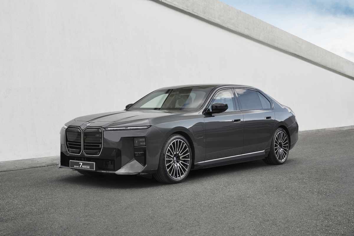 BMW Serie 7 blindata, 612 CV e vetri antiproiettile: ecco come è fatta BMW Serie 7 blindata, 612 CV e vetri antiproiettile: ecco come è fatta