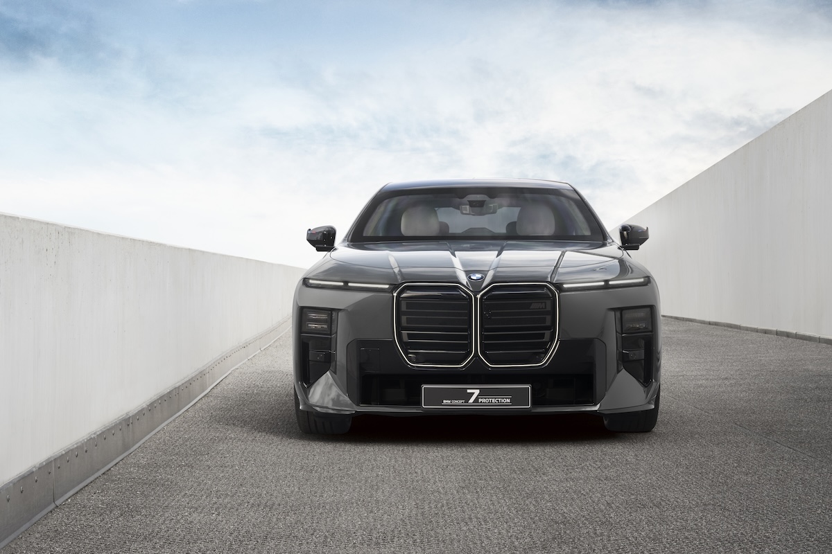BMW Serie 7 blindata, 612 CV e vetri antiproiettile: ecco come è fatta BMW Serie 7 blindata, 612 CV e vetri antiproiettile: ecco come è fatta
