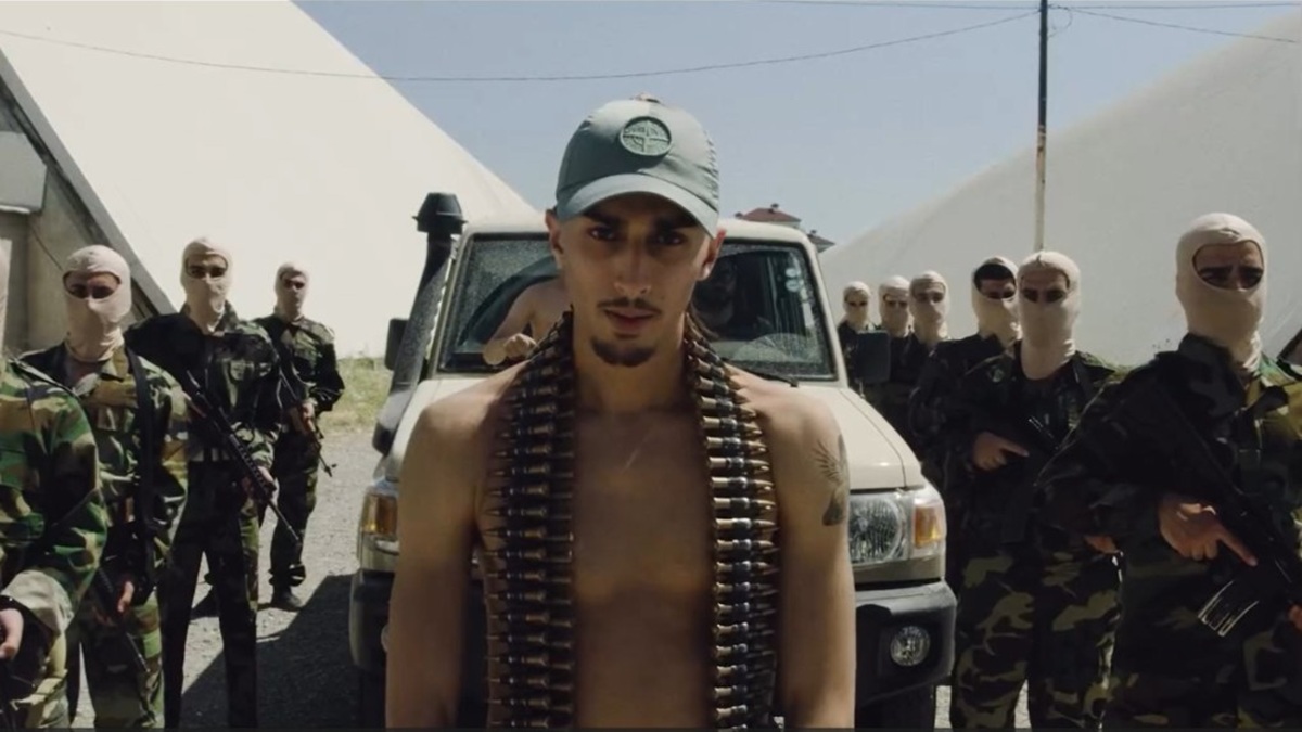 Baby Gang, ecco il videoclip girato in Iraq armato sino ai denti che gli è costato i domiciliari – VIDEO Baby Gang, ecco il videoclip girato in Iraq armato sino ai denti che gli è costato i domiciliari – VIDEO