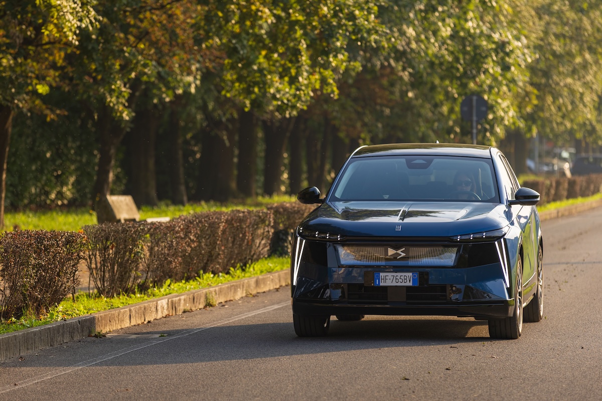 Nuova DS N°7, lusso e tecnologia: ecco come cambia il SUV premium francese Nuova DS N°7, lusso e tecnologia: ecco come cambia il SUV premium francese