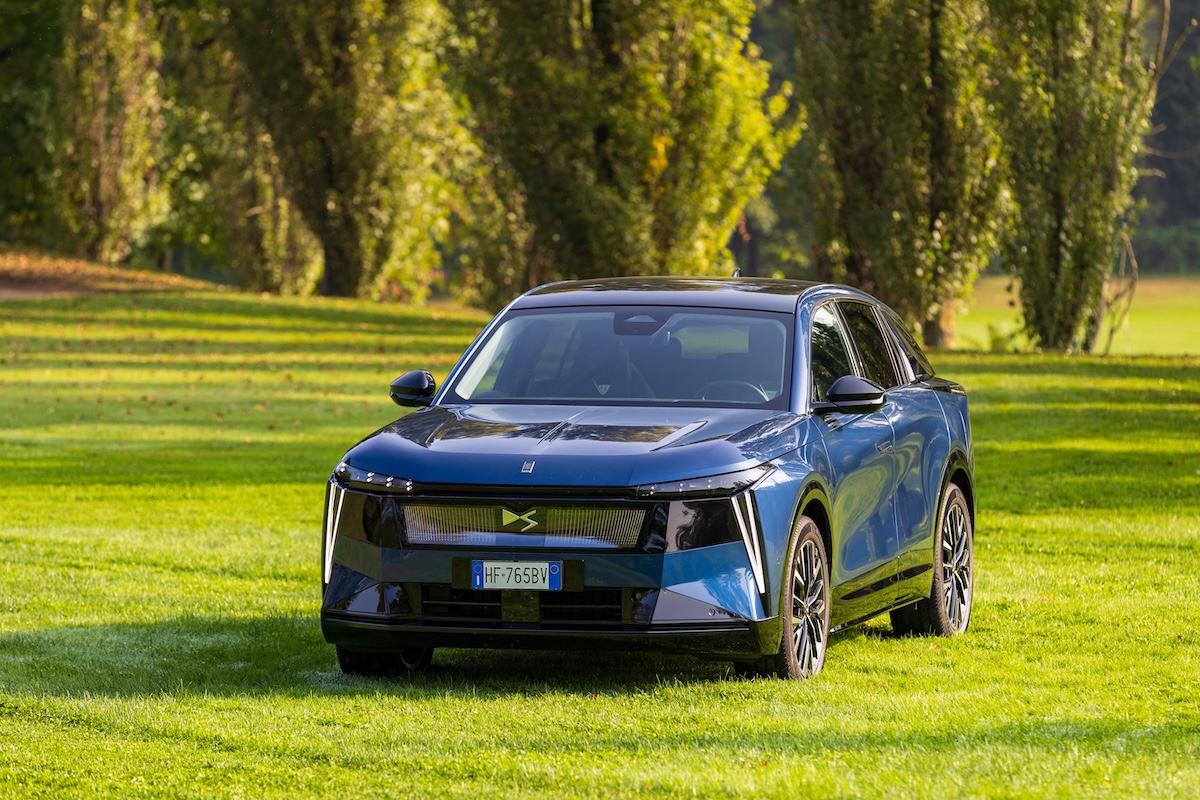 Nuova DS N°7, lusso e tecnologia: ecco come cambia il SUV premium francese Nuova DS N°7, lusso e tecnologia: ecco come cambia il SUV premium francese
