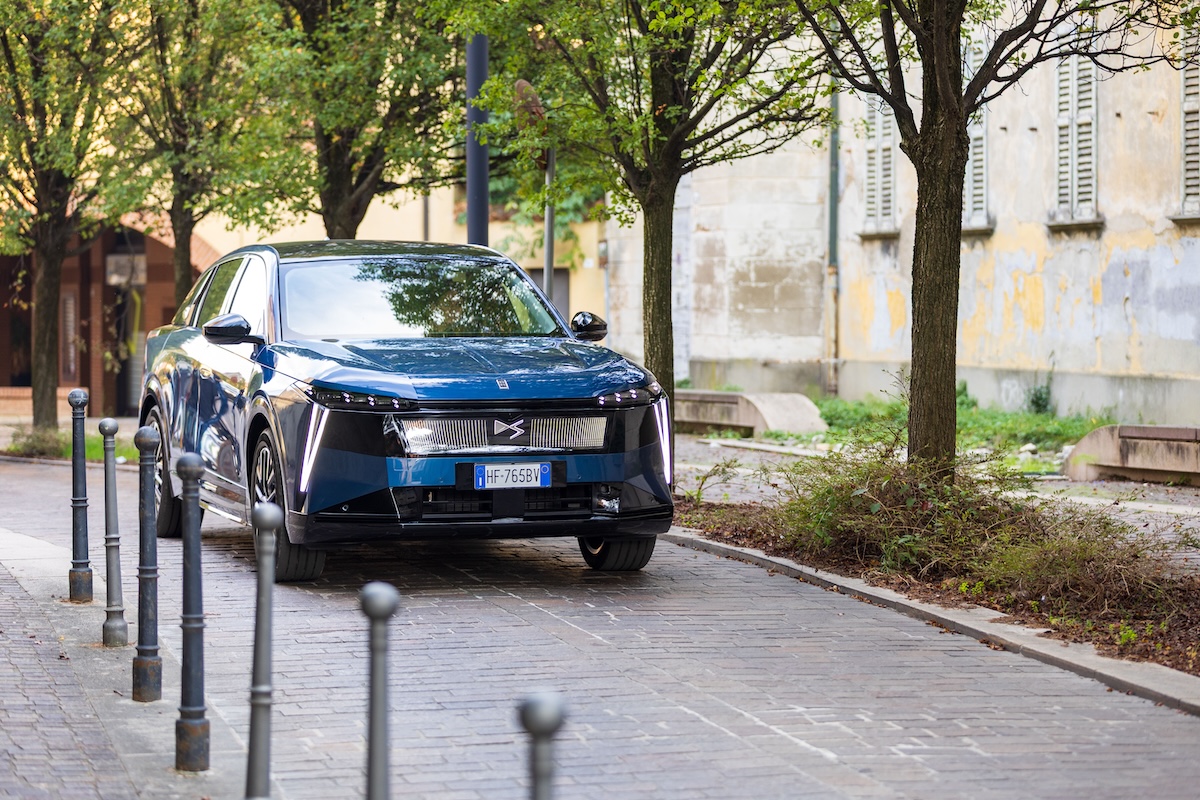 Nuova DS N°7, lusso e tecnologia: ecco come cambia il SUV premium francese Nuova DS N°7, lusso e tecnologia: ecco come cambia il SUV premium francese