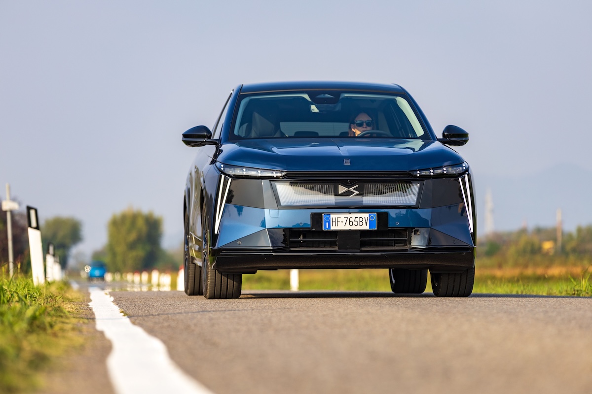 Nuova DS N°7, lusso e tecnologia: ecco come cambia il SUV premium francese Nuova DS N°7, lusso e tecnologia: ecco come cambia il SUV premium francese