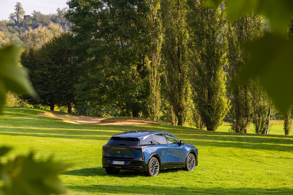 Nuova DS N°7, lusso e tecnologia: ecco come cambia il SUV premium francese Nuova DS N°7, lusso e tecnologia: ecco come cambia il SUV premium francese