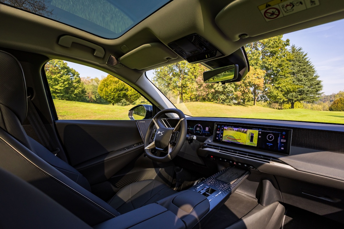 Nuova DS N°7, lusso e tecnologia: ecco come cambia il SUV premium francese Nuova DS N°7, lusso e tecnologia: ecco come cambia il SUV premium francese