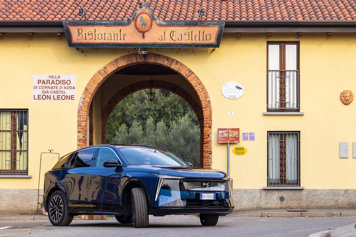 Nuova DS N°7, lusso e tecnologia: ecco come cambia il SUV premium francese Nuova DS N°7, lusso e tecnologia: ecco come cambia il SUV premium francese