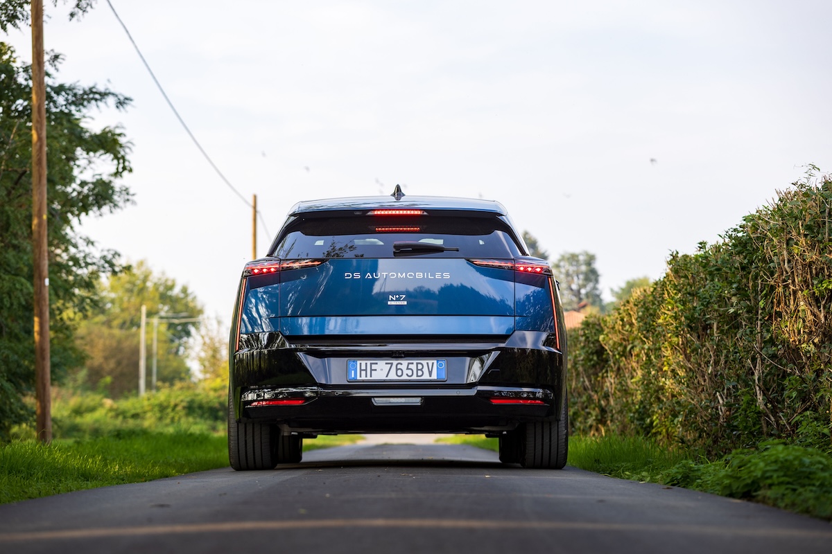 Nuova DS N°7, lusso e tecnologia: ecco come cambia il SUV premium francese Nuova DS N°7, lusso e tecnologia: ecco come cambia il SUV premium francese