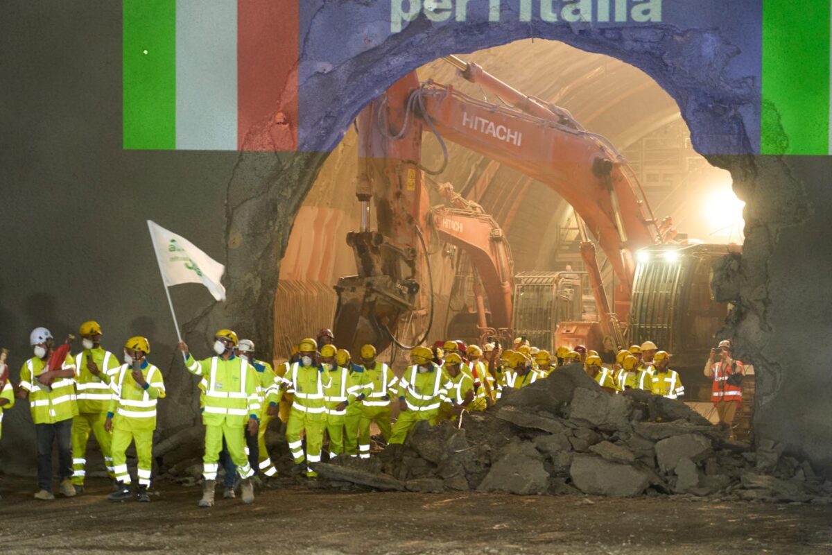 ASPI, galleria San Donato: completato lo scavo del nuovo tunnel sulla A1 ASPI, galleria San Donato: completato lo scavo del nuovo tunnel sulla A1
