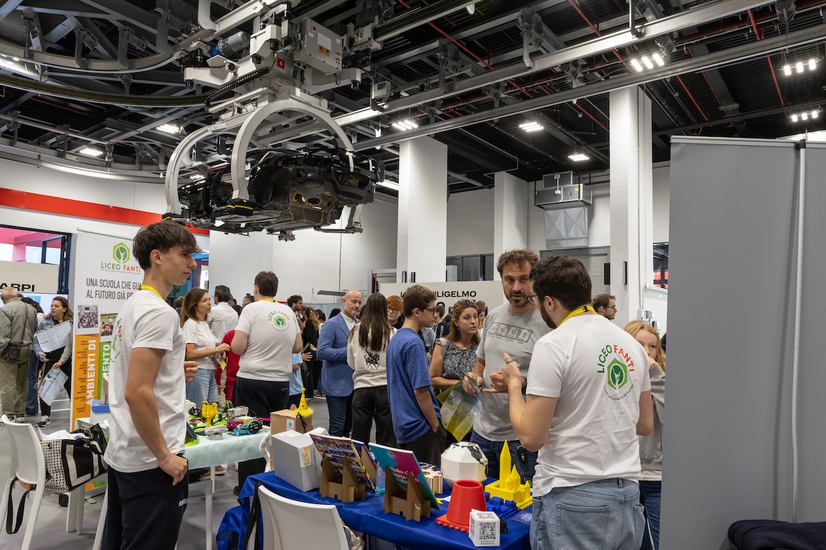 Ferrari apre Maranello agli studenti: oltre 30 scuole in sede Ferrari apre Maranello agli studenti: oltre 30 scuole in sede