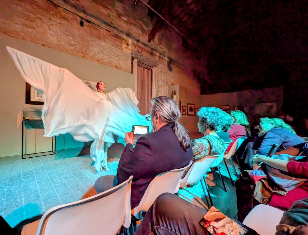 “Simona Bramati. Miti, Metamorfosi, Visioni” alla Mole Vanvitelliana di Ancona. Prima performance con Davide Rondoni “Simona Bramati. Miti, Metamorfosi, Visioni” alla Mole Vanvitelliana di Ancona. Prima performance con Davide Rondoni