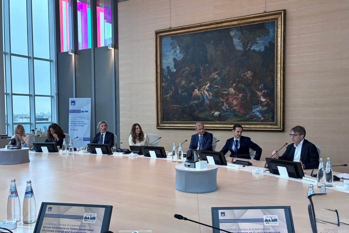 AXA Italia e Vision lanciano la terza via per il clima: a Venezia la conferenza internazionale sulla sostenibilità AXA Italia e Vision lanciano la terza via per il clima: a Venezia la conferenza internazionale sulla sostenibilità