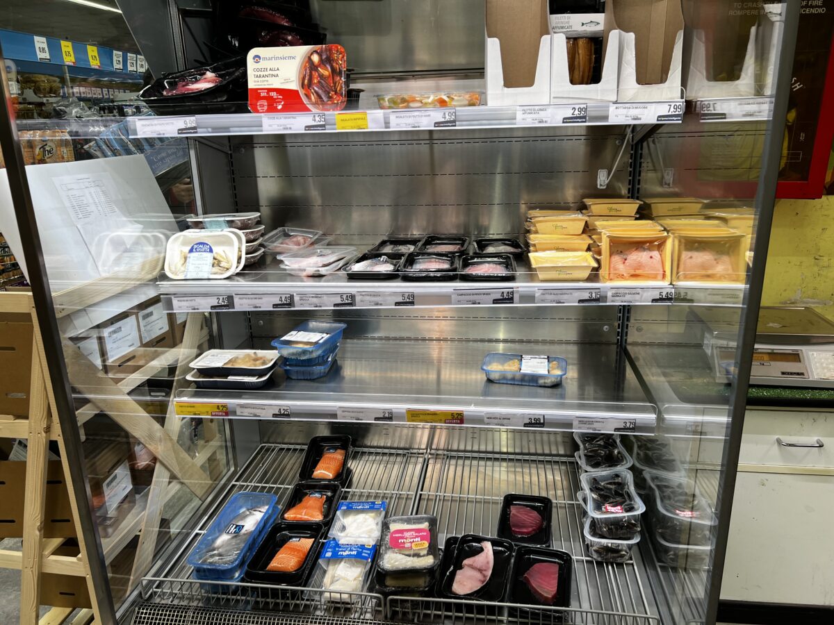 Il Sud fa rumore, ma chi lo ascolta? Tir fermi e scaffali ancora vuoti: le voci e le immagini dai supermercati. Il racconto da Potenza