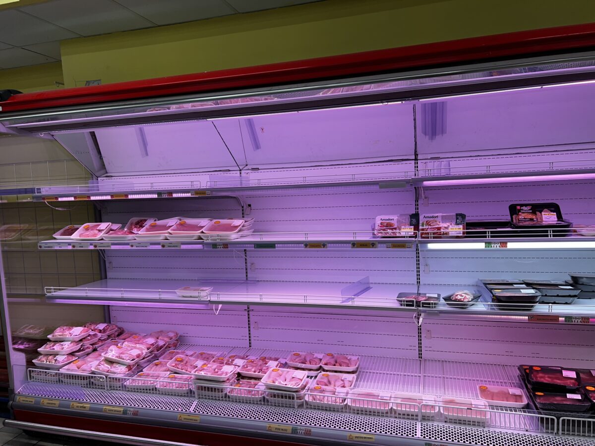 Il Sud fa rumore, ma chi lo ascolta? Tir fermi e scaffali ancora vuoti: le voci e le immagini dai supermercati. Il racconto da Potenza