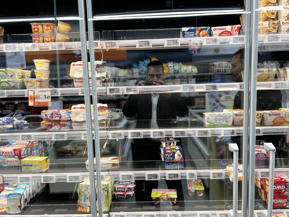 Il Sud fa rumore, ma chi lo ascolta? Tir fermi e scaffali ancora vuoti: le voci e le immagini dai supermercati. Il racconto da Potenza