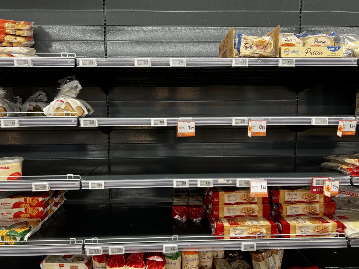 Il Sud fa rumore, ma chi lo ascolta? Tir fermi e scaffali ancora vuoti: le voci e le immagini dai supermercati. Il racconto da Potenza