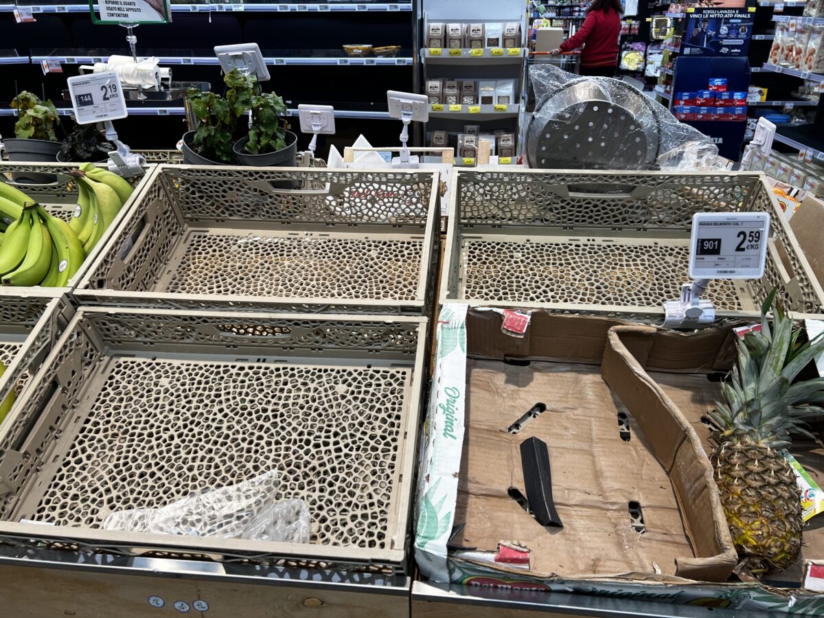 Il Sud fa rumore, ma chi lo ascolta? Tir fermi e scaffali ancora vuoti: le voci e le immagini dai supermercati. Il racconto da Potenza
