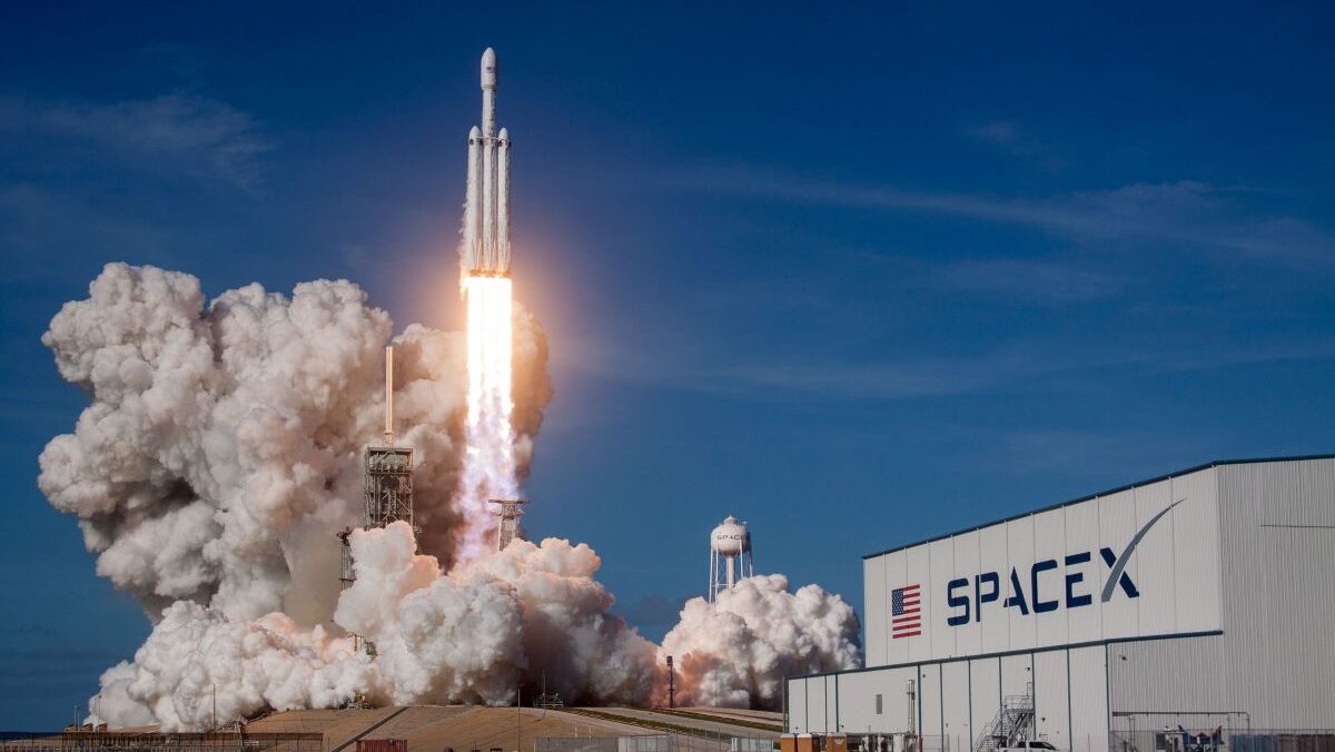SpaceX vola in Borsa, esultano gli investitori. E Musk torna sopra i mille miliardi di patrimonio SpaceX vola in Borsa, esultano gli investitori. E Musk torna sopra i mille miliardi di patrimonio
