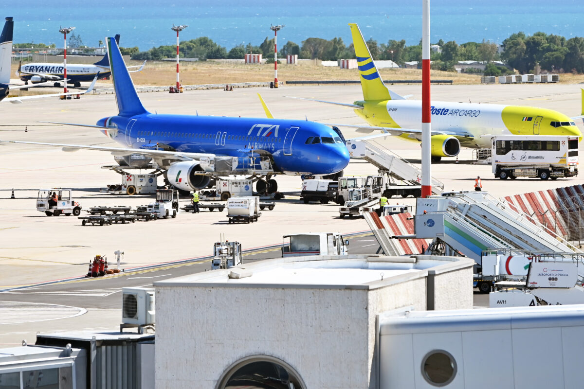 Ita Airways avvia la procedura di licenziamento collettivo: coinvolti negli esuberi 10 piloti, 90 assistenti di volo e 126 addetti di terra Ita Airways avvia la procedura di licenziamento collettivo: coinvolti negli esuberi 10 piloti, 90 assistenti di volo e 126 addetti di terra