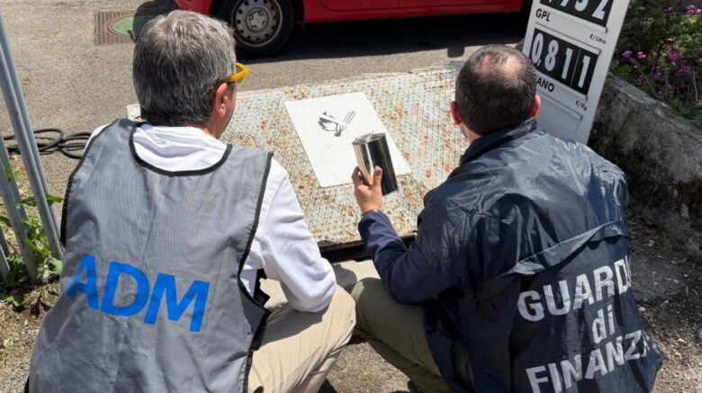 Milano, l’ex autista del gip arrestato si difende: “Non ho violato il segreto d’indagine”. Il presunto passaggio di informazioni ai clan