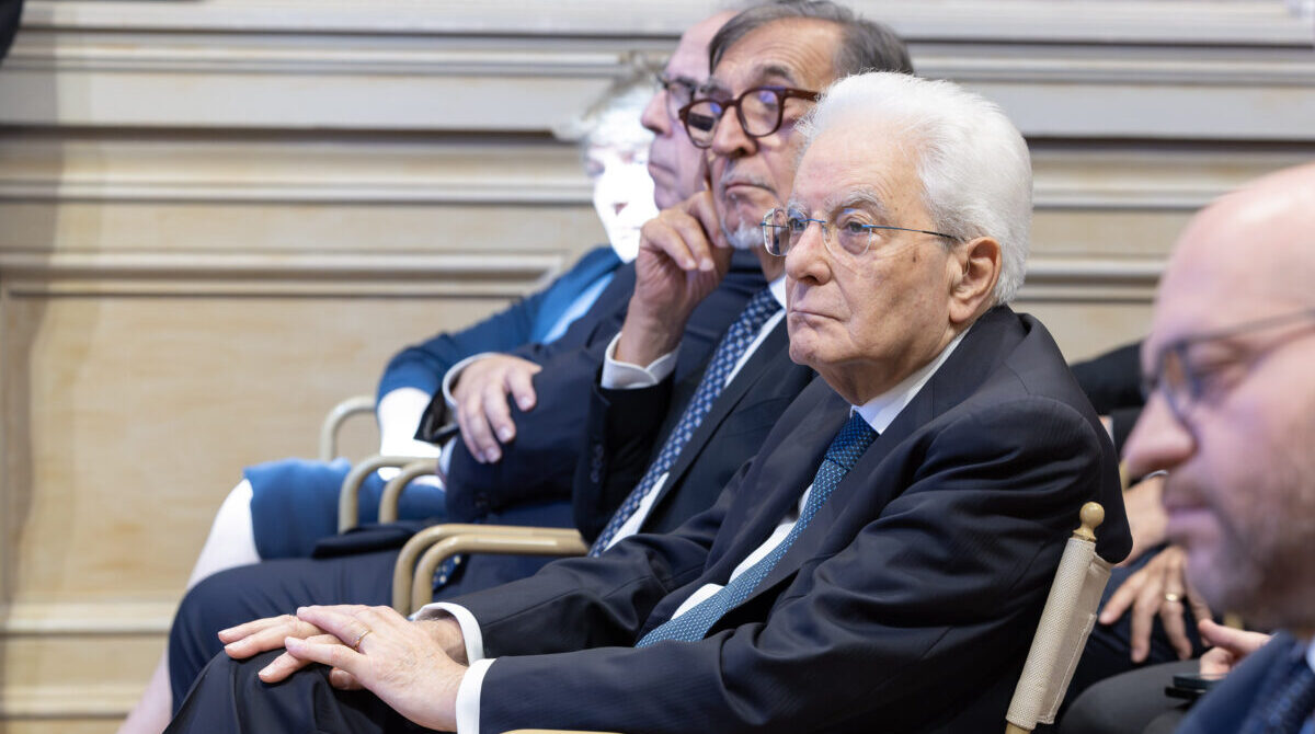 Giornate nazionali, Mattarella tira le orecchie alle Camere: “51 sono troppe, serve darsi una regolata” Giornate nazionali, Mattarella tira le orecchie alle Camere: “51 sono troppe, serve darsi una regolata”