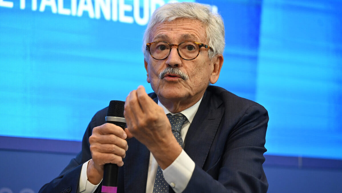 Massimo D’Alema racconta gli anni della militanza: le botte della polizia, la coltellata di un fascista e l’incontro con Berlinguer Massimo D’Alema racconta gli anni della militanza: le botte della polizia, la coltellata di un fascista e l’incontro con Berlinguer