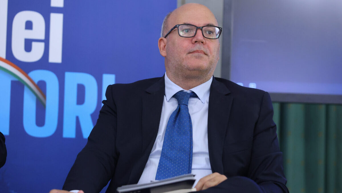 Elezioni, FdI punta al centro per frenare Vannacci. Tatarella: “Un ‘polo oltre il polo’, così Giorgia Meloni può farcela”