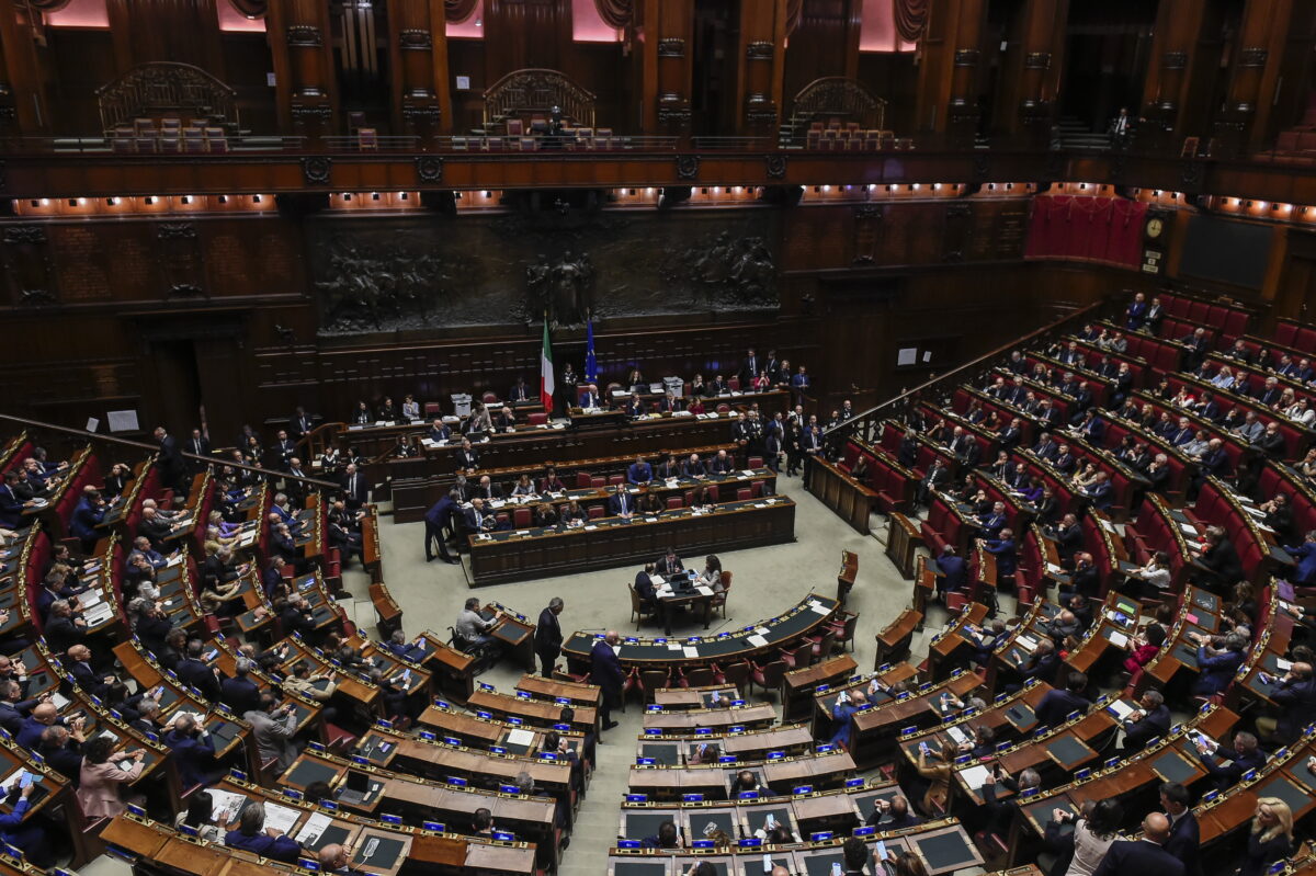 Legge elettorale, il politologo: “Listone bloccato, preferenze farlocche e donne assenti: sarà pioggia di ricorsi” Legge elettorale, il politologo: “Listone bloccato, preferenze farlocche e donne assenti: sarà pioggia di ricorsi”