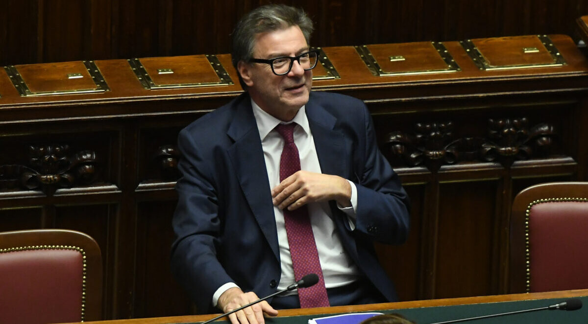 Manovra, l’economista avverte: “Il contributo delle banche rischia di costare caro a famiglie e imprese. Taglio dell’Irpef? Prima le bollette” Manovra, l’economista avverte: “Il contributo delle banche rischia di costare caro a famiglie e imprese. Taglio dell’Irpef? Prima le bollette”