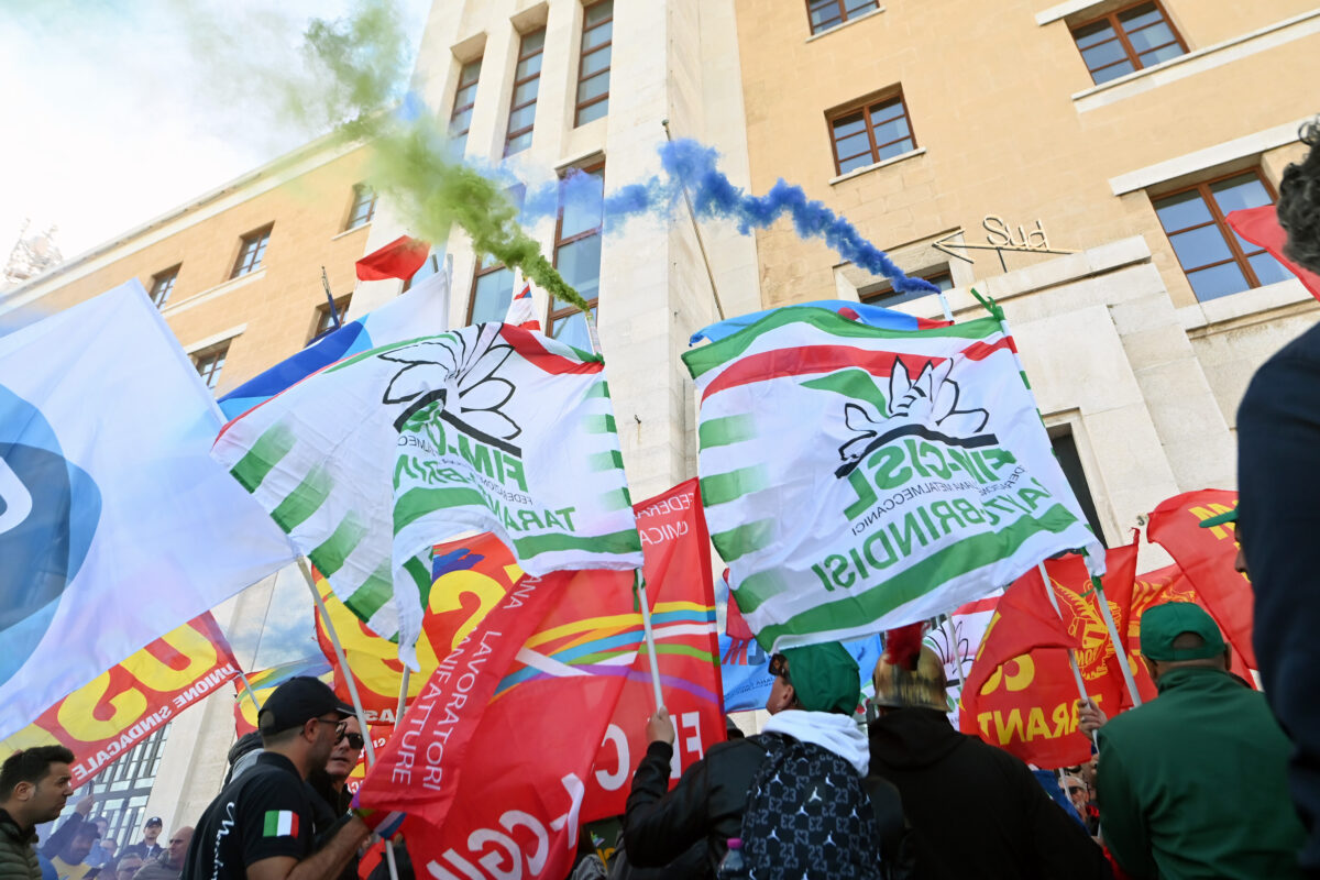 Ex Ilva, chiesta la cassa integrazione per altri 4.172 dipendenti dopo lo stop all’area a caldo: 8.622 i lavoratori sospesi Ex Ilva, chiesta la cassa integrazione per altri 4.172 dipendenti dopo lo stop all’area a caldo: 8.622 i lavoratori sospesi
