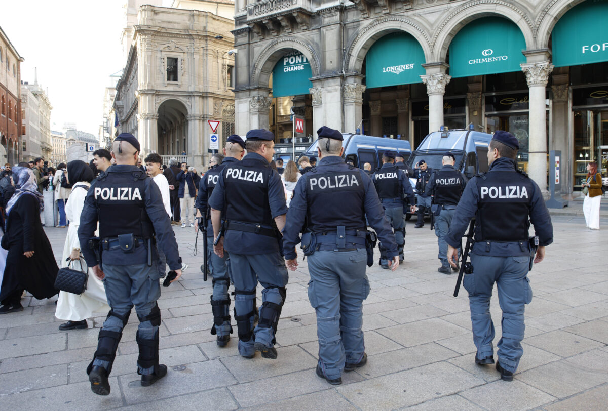 Scontri del 17 e 18 ottobre, perquisizioni in diciotto città: identificate circa 100 persone, 51 i minorenni indagati Scontri del 17 e 18 ottobre, perquisizioni in diciotto città: identificate circa 100 persone, 51 i minorenni indagati