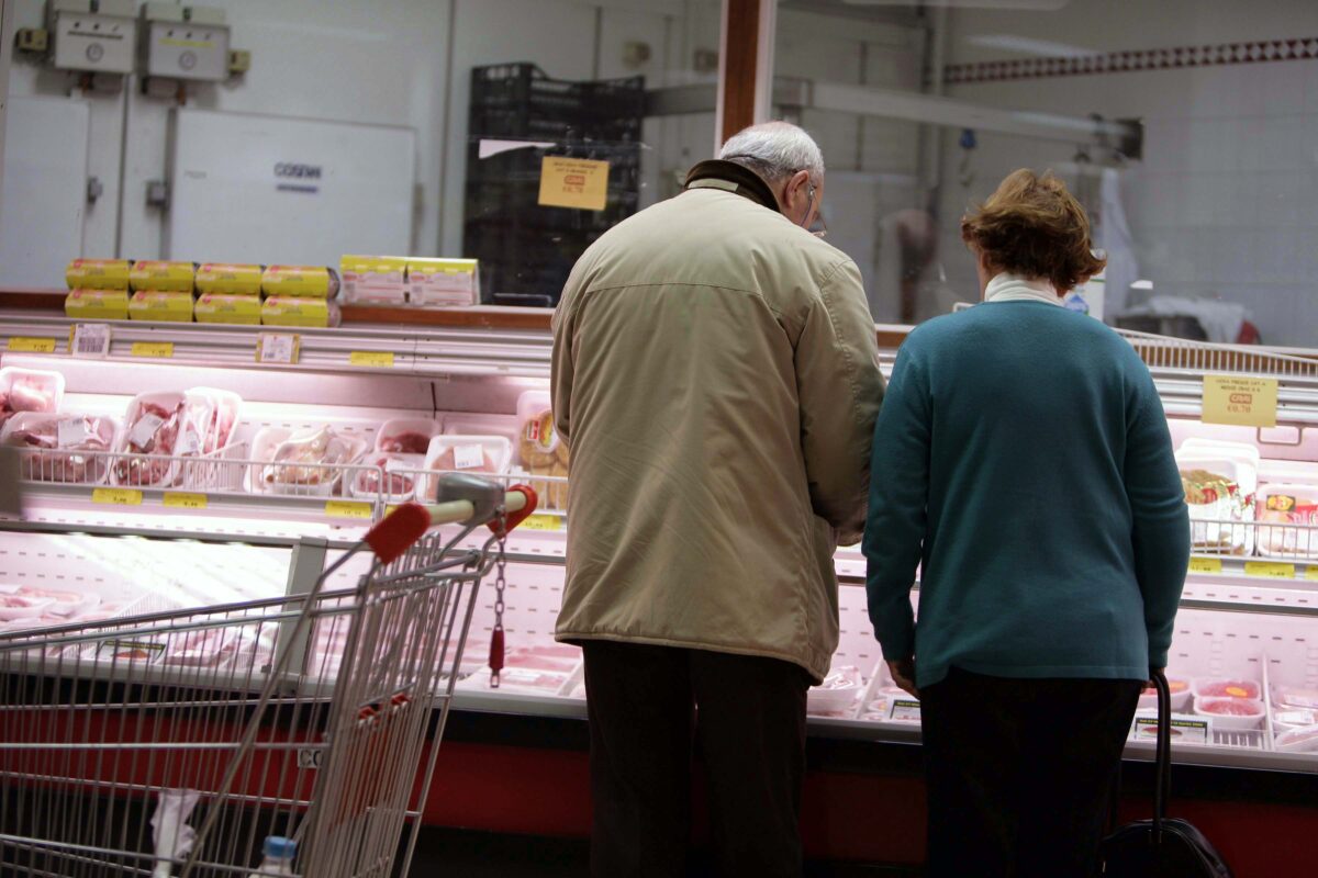 Pensioni, oltre 4,5 milioni di italiani sotto i mille euro al mese. Aumenta il divario di genere: agli uomini assegni più alti del 33% Pensioni, oltre 4,5 milioni di italiani sotto i mille euro al mese. Aumenta il divario di genere: agli uomini assegni più alti del 33%