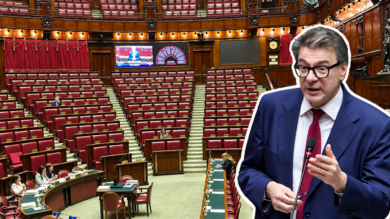 Montecitorio semideserto durante l’intervento di Giorgetti: il Parlamento vuoto, la Costituzione dimenticata