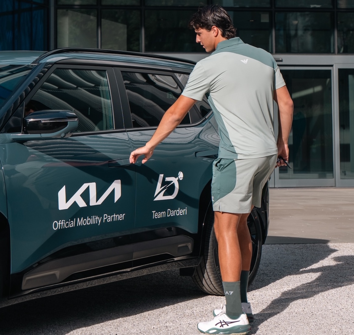 Kia Seltos, l’auto ufficiale del tennista Luciano Darderi Kia Seltos, l’auto ufficiale del tennista Luciano Darderi
