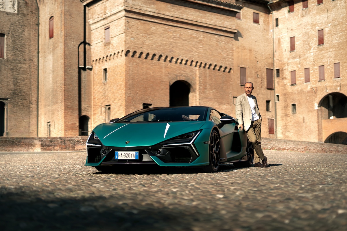 Stefano Accorsi protagonista del viaggio Lamborghini nel Made in Italy