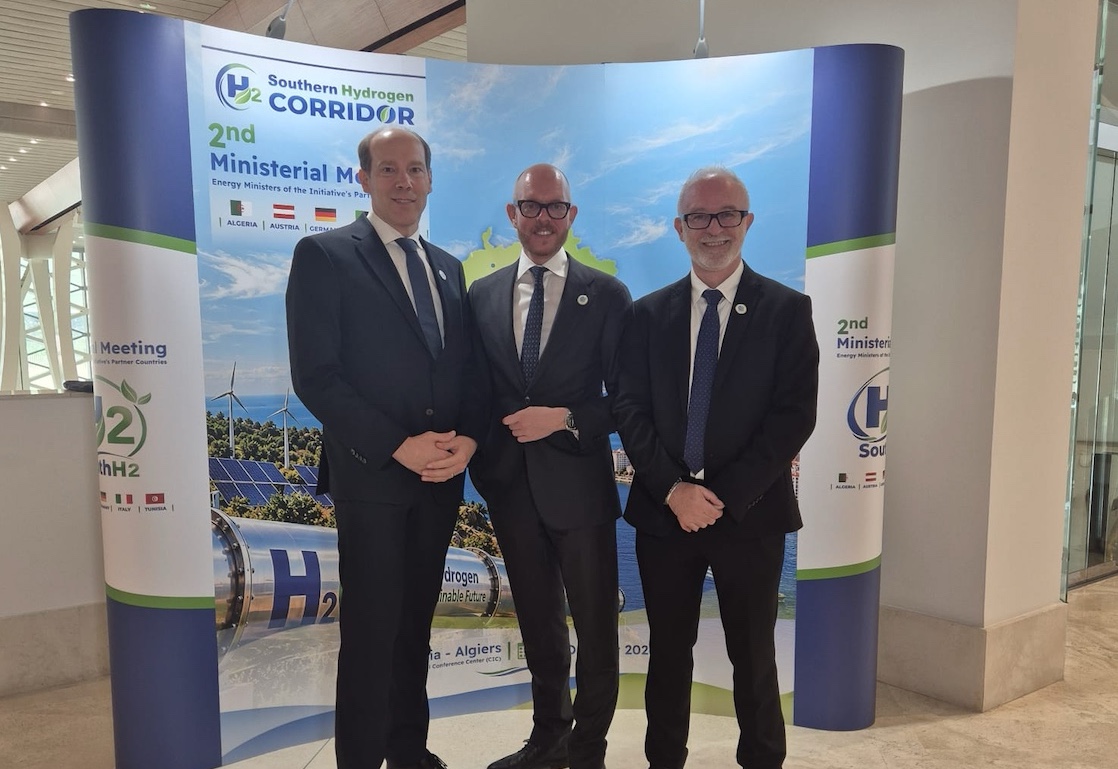 Idrogeno, Meeting ‘SoutH2 Corridor’ ad Algeri. Crema (H2IT): “Supportiamo filiera nazionale nel dialogo tra Europa e Nord Africa” Idrogeno, Meeting ‘SoutH2 Corridor’ ad Algeri. Crema (H2IT): “Supportiamo filiera nazionale nel dialogo tra Europa e Nord Africa”