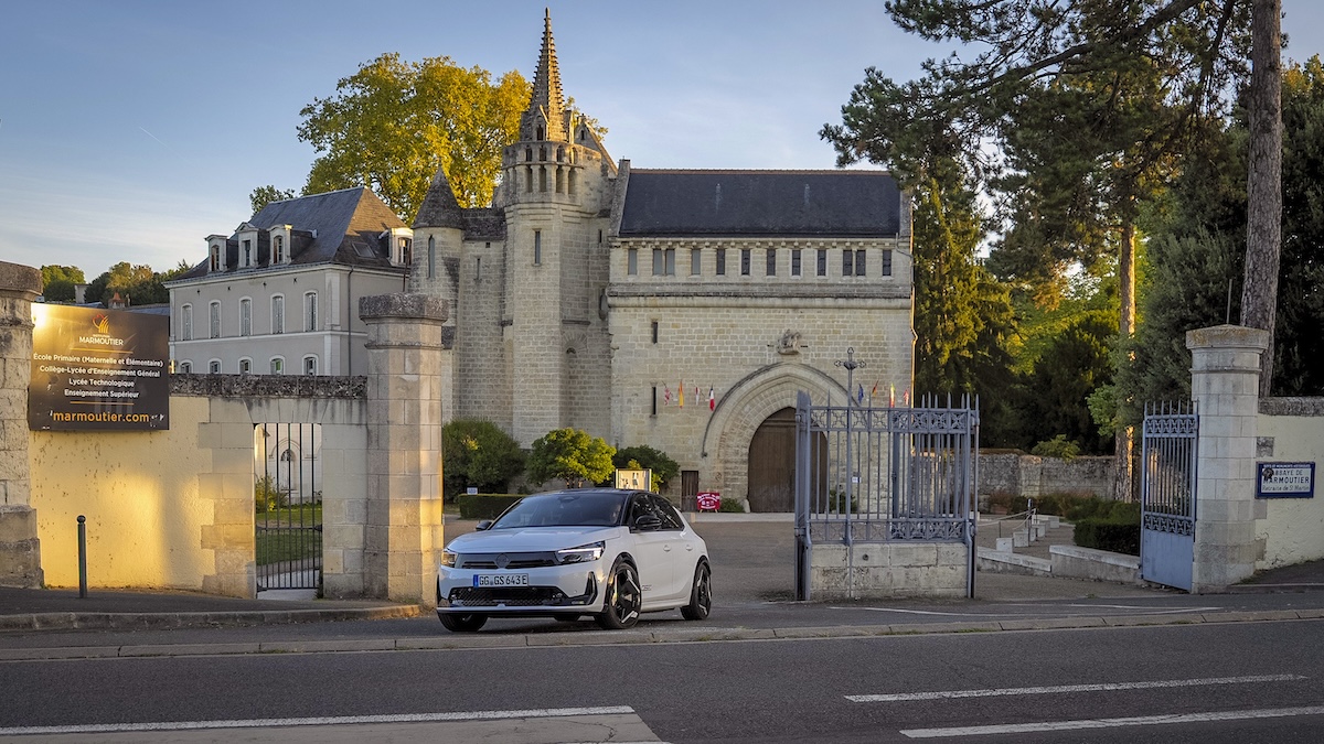 Opel Corsa GSE, la sportiva elettrica che affronta anche i lunghi viaggi Opel Corsa GSE, la sportiva elettrica che affronta anche i lunghi viaggi