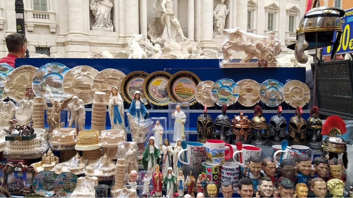 Il Tar chiude la porta al loro ritorno nel Centro storico: per gli ambulanti decide il Campidoglio Il Tar chiude la porta al loro ritorno nel Centro storico: per gli ambulanti decide il Campidoglio