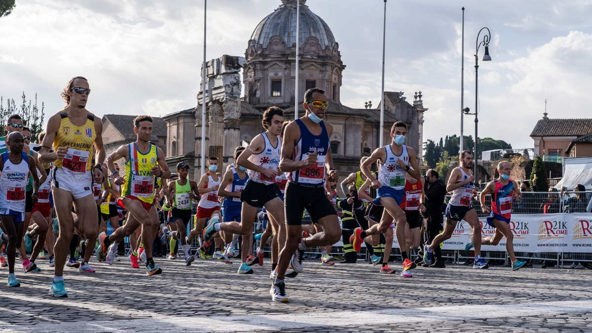 Rome 15K corre verso quota 5mila: il centro storico diventa una pista. I consigli pratici di un Iron Man per affrontare la prova Rome 15K corre verso quota 5mila: il centro storico diventa una pista. I consigli pratici di un Iron Man per affrontare la prova