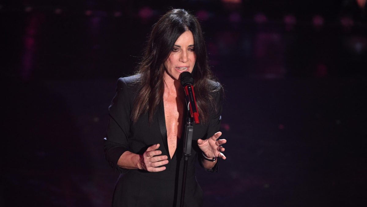 Paola Turci torna alla discografia: l’amore, il divorzio dalla Pascale e la politica che non le piace. Da vivo a Roma il 3 dicembre